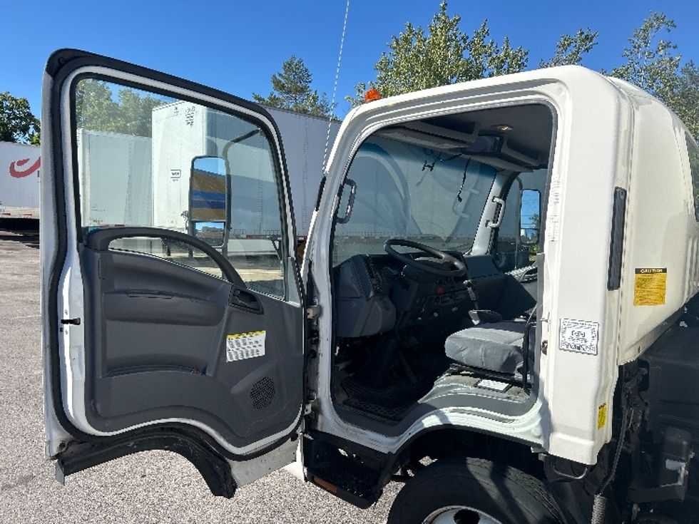 Medium Duty Box Truck-Light and Medium Duty Trucks-Isuzu-2020-NRR-Fredonia-NY-112,765\n\t\tmiles-$ 42,500 - Image 16