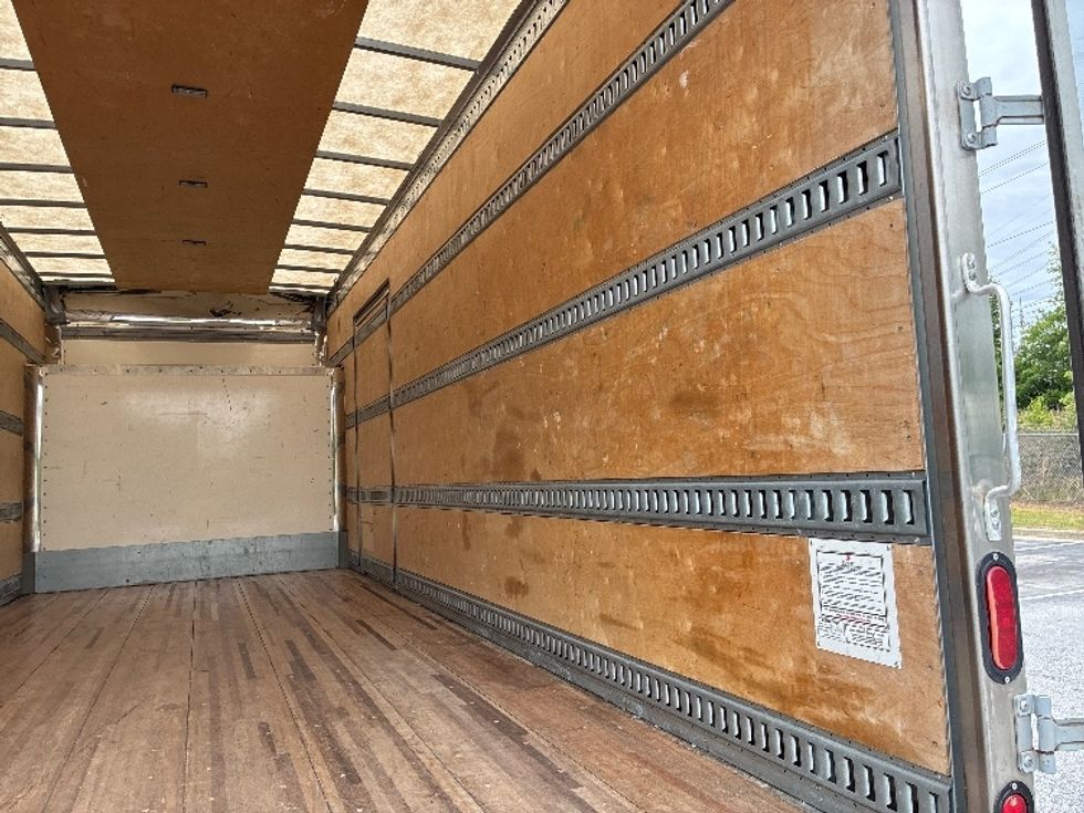 Medium Duty Box Truck-Light and Medium Duty Trucks-Isuzu-2020-NRR-Greenville-SC-106,133\n\t\tmiles-$ 45,500 - Image 12