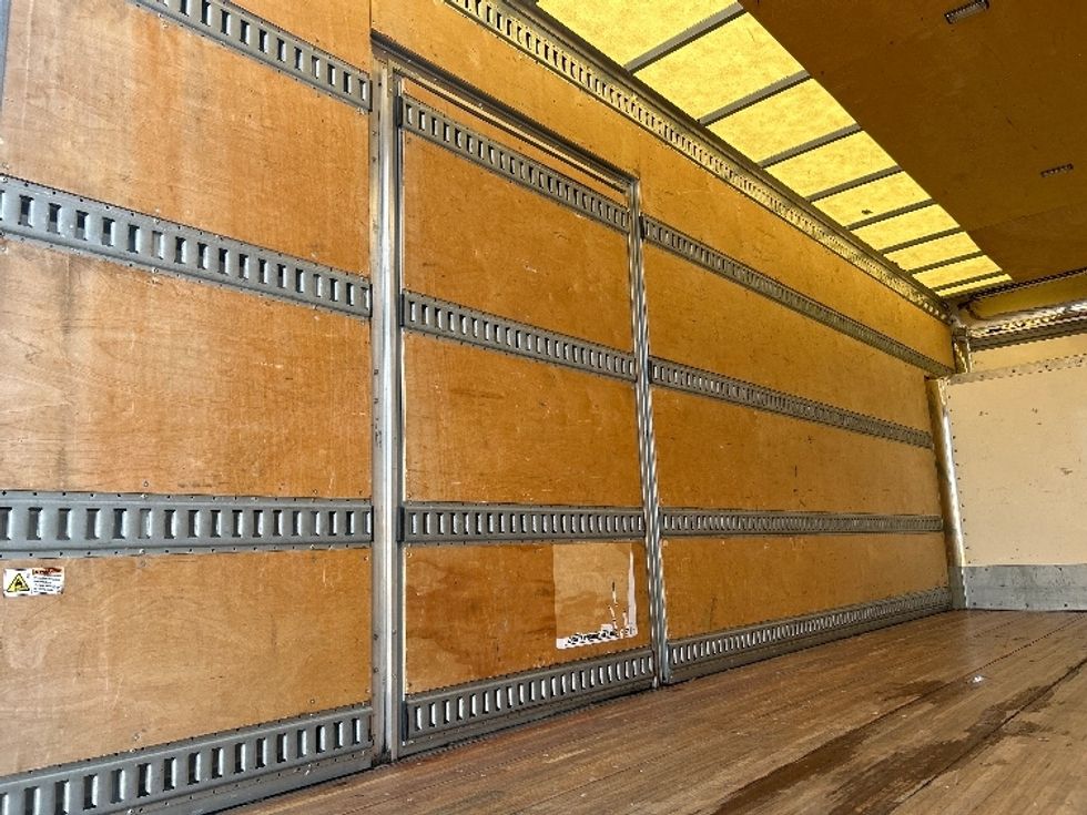 Medium Duty Box Truck-Light and Medium Duty Trucks-Isuzu-2020-NRR-Harahan-LA-114,119\n\t\tmiles-$ 42,750 - Image 10
