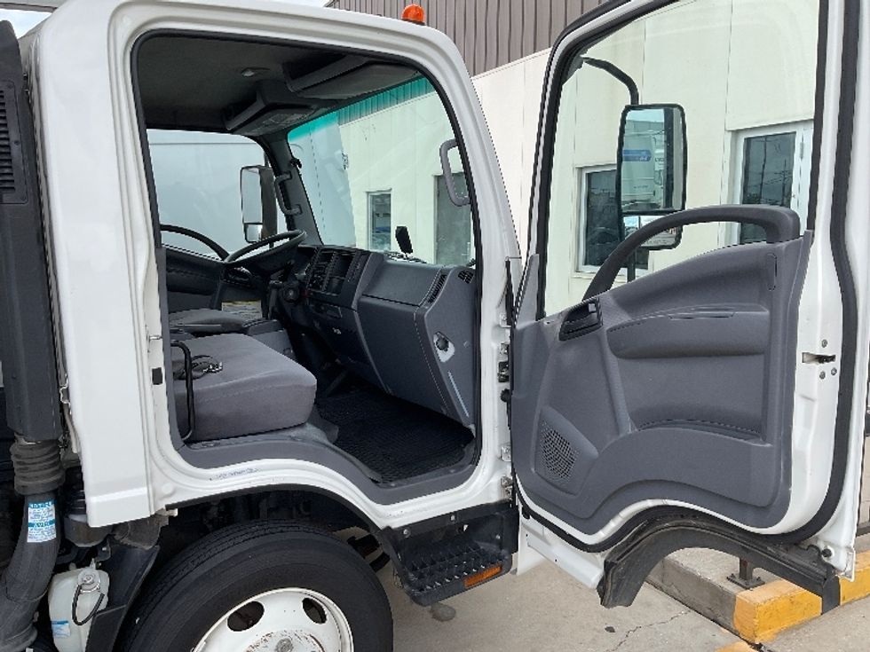 Medium Duty Box Truck-Light and Medium Duty Trucks-Isuzu-2020-NRR-Harahan-LA-114,119\n\t\tmiles-$ 42,750 - Image 19