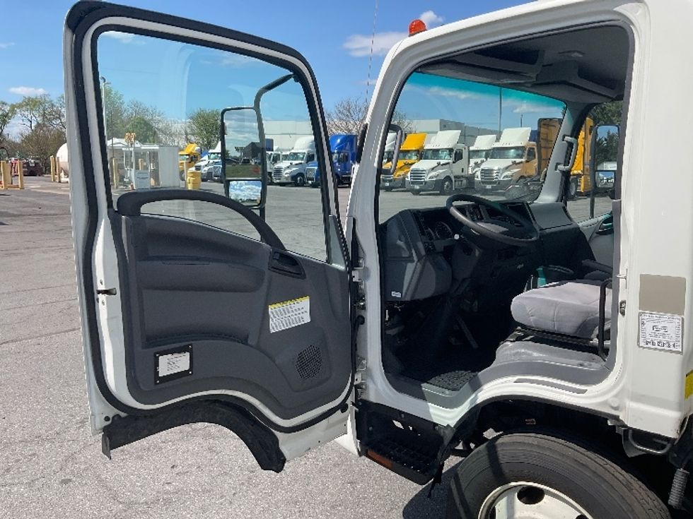 Medium Duty Box Truck-Light and Medium Duty Trucks-Isuzu-2020-NRR-Harrisburg-PA-95,111\n\t\tmiles-$ 46,500 - Image 16