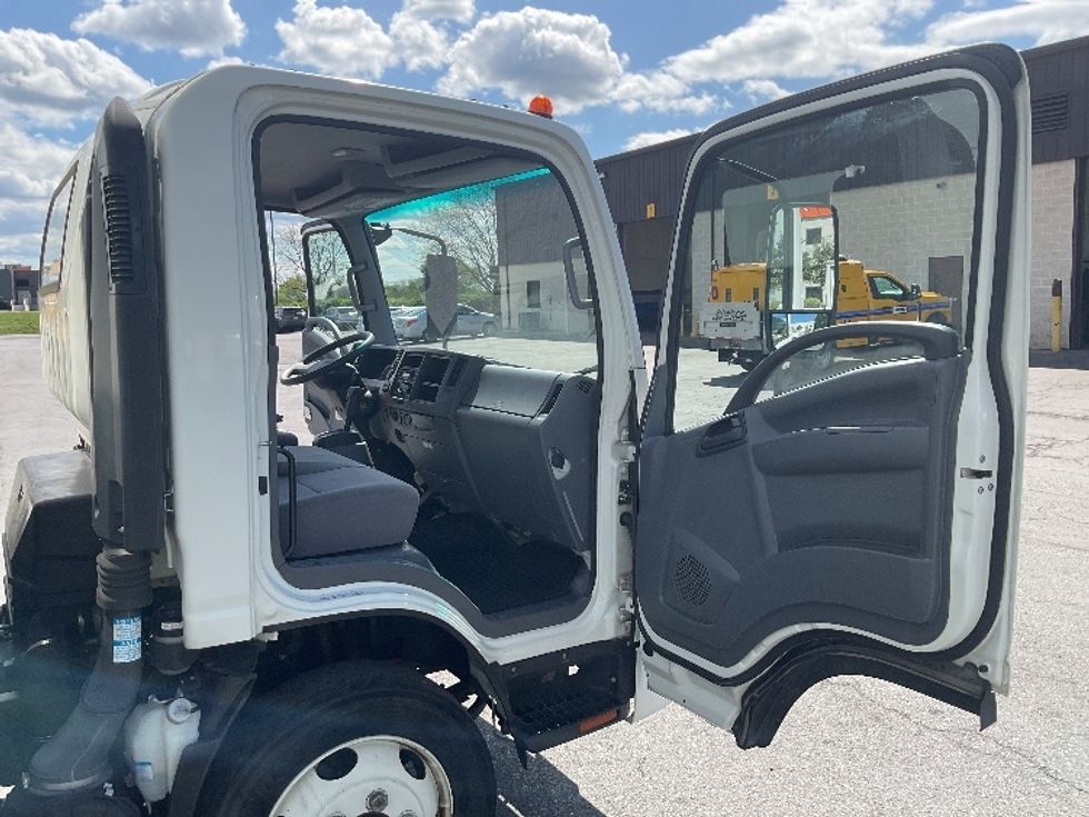 Medium Duty Box Truck-Light and Medium Duty Trucks-Isuzu-2020-NRR-Harrisburg-PA-95,111\n\t\tmiles-$ 46,500 - Image 20