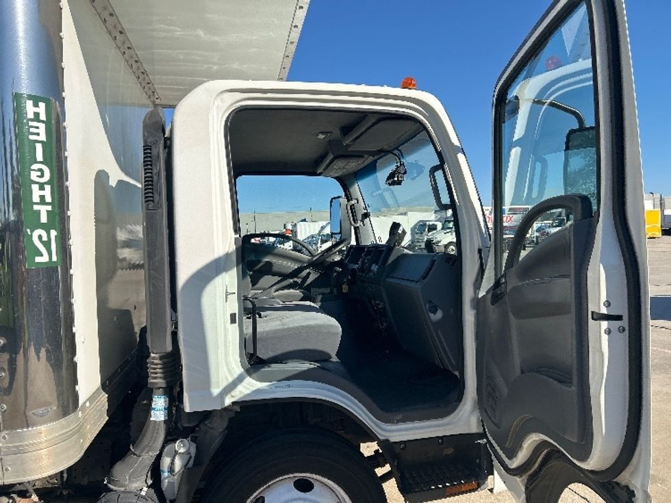 Medium Duty Box Truck-Light and Medium Duty Trucks-Isuzu-2020-NRR-Houston-TX-90,461\n\t\tmiles-$ 47,000 - Image 20