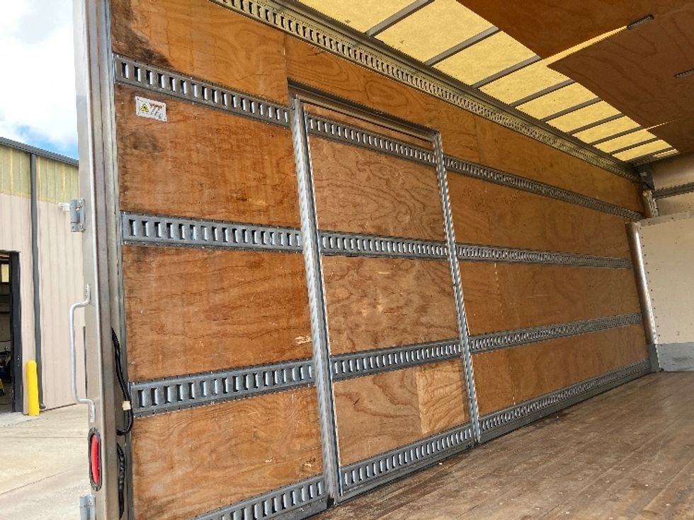 Medium Duty Box Truck-Light and Medium Duty Trucks-Isuzu-2020-NRR-Hueytown-AL-108,285\n\t\tmiles-$ 43,250 - Image 10