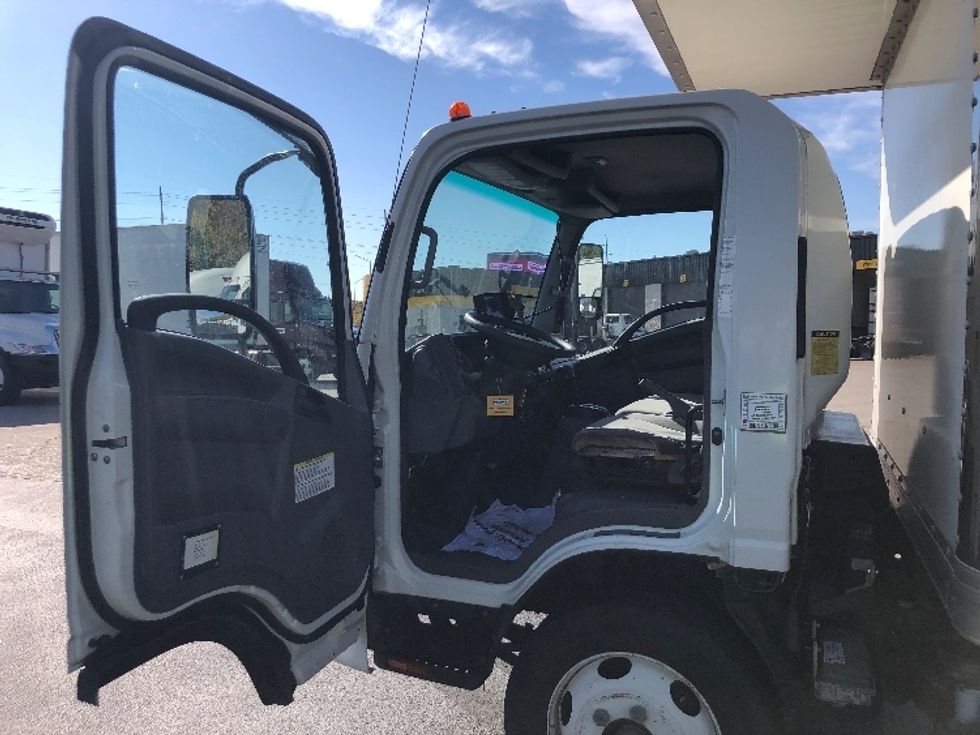 Medium Duty Box Truck-Light and Medium Duty Trucks-Isuzu-2020-NRR-Indianapolis-IN-86,564\n\t\tmiles-$ 46,000 - Image 16