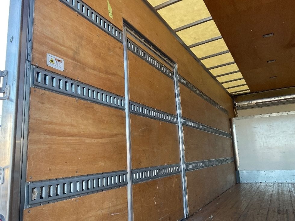 Medium Duty Box Truck-Light and Medium Duty Trucks-Isuzu-2020-NRR-Kansas City-MO-86,589\n\t\tmiles-$ 47,500 - Image 10