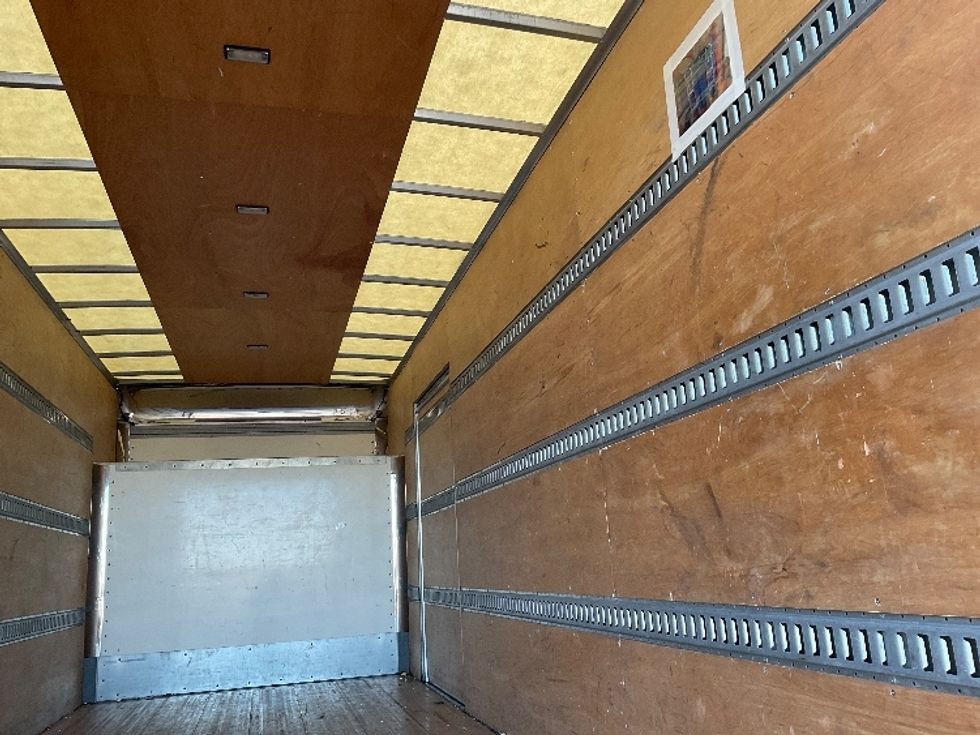 Medium Duty Box Truck-Light and Medium Duty Trucks-Isuzu-2020-NRR-Kansas City-MO-86,589\n\t\tmiles-$ 47,500 - Image 11