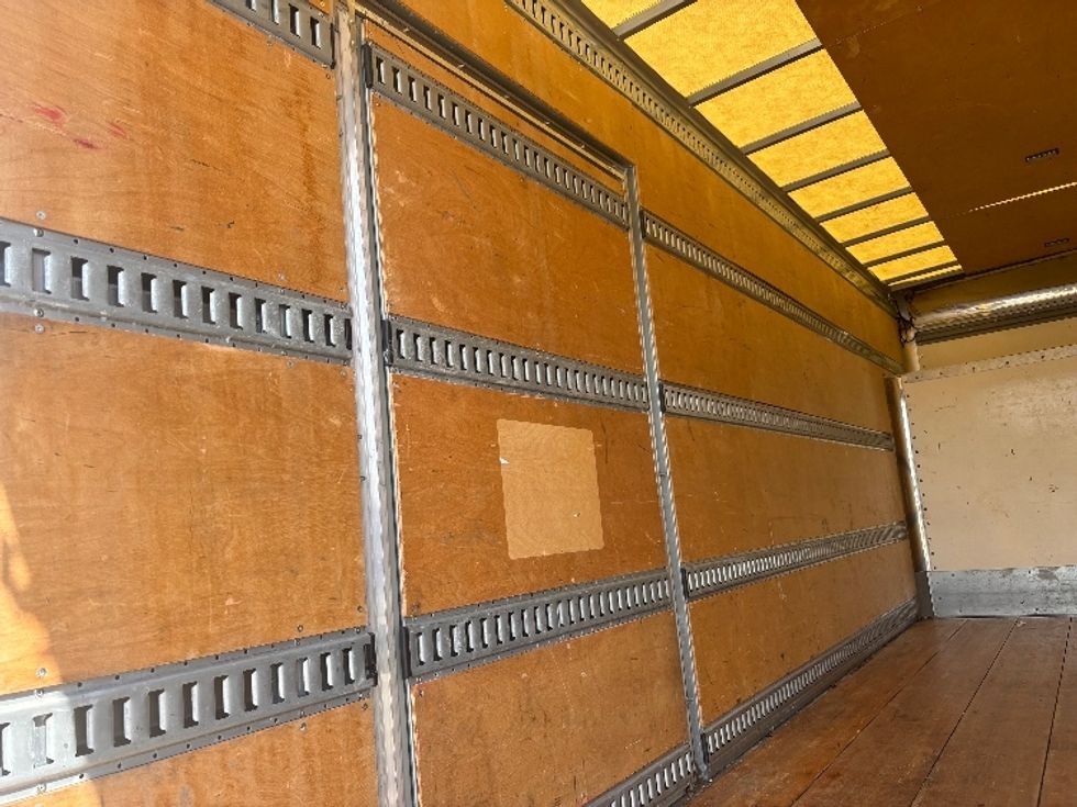 Medium Duty Box Truck-Light and Medium Duty Trucks-Isuzu-2020-NRR-Katy-TX-88,781\n\t\tmiles-$ 51,250 - Image 10