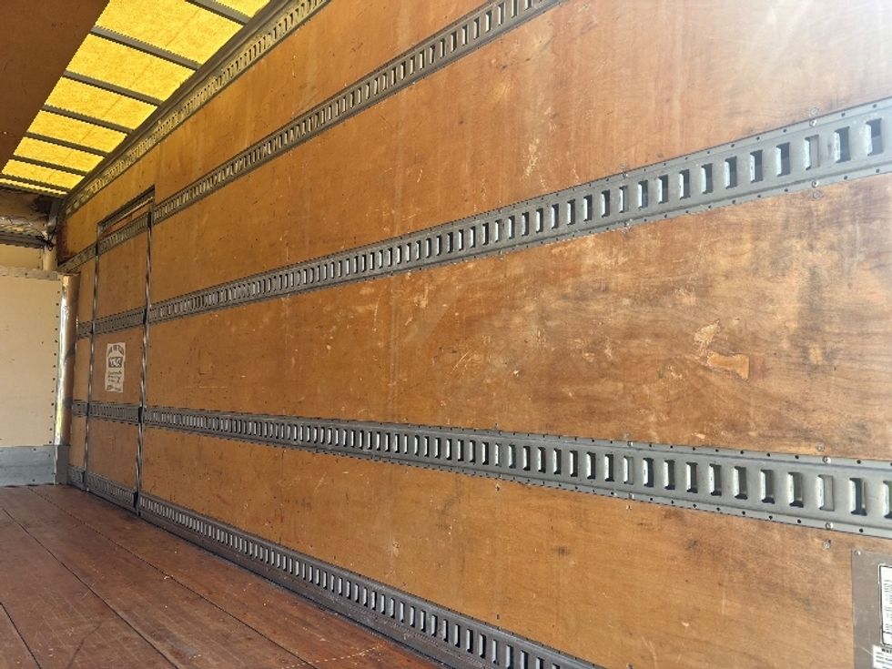 Medium Duty Box Truck-Light and Medium Duty Trucks-Isuzu-2020-NRR-Katy-TX-88,781\n\t\tmiles-$ 51,250 - Image 11