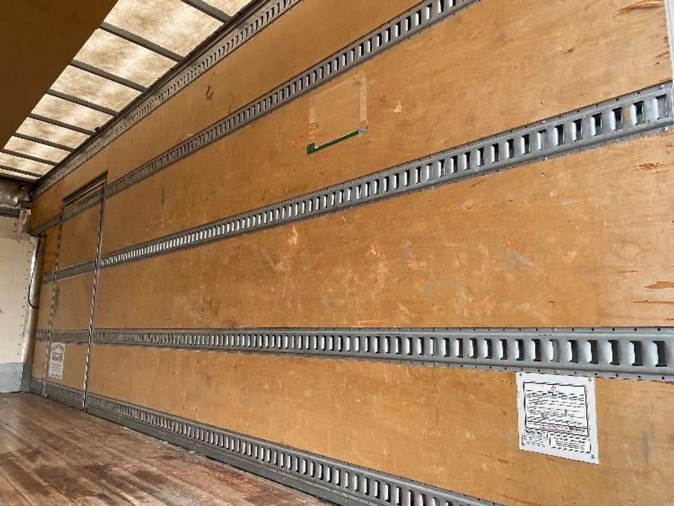 Medium Duty Box Truck-Light and Medium Duty Trucks-Isuzu-2020-NRR-Louisville-KY-81,167\n\t\tmiles-$ 52,000 - Image 11