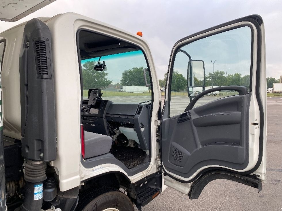 Medium Duty Box Truck-Light and Medium Duty Trucks-Isuzu-2020-NRR-Louisville-KY-81,167\n\t\tmiles-$ 52,000 - Image 19
