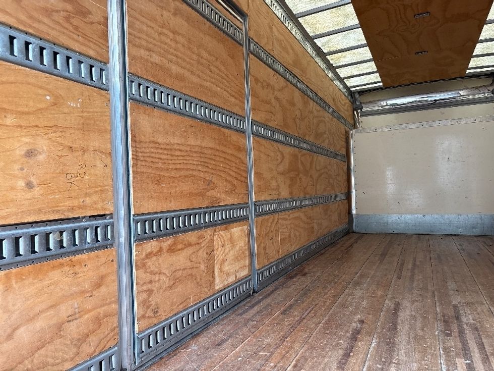 Medium Duty Box Truck-Light and Medium Duty Trucks-Isuzu-2020-NRR-Mebane-NC-89,067\n\t\tmiles-$ 52,250 - Image 10