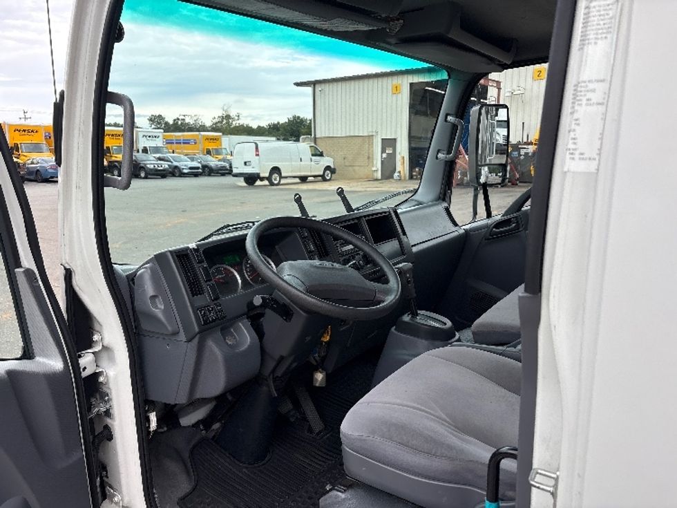 Medium Duty Box Truck-Light and Medium Duty Trucks-Isuzu-2020-NRR-Mebane-NC-89,067\n\t\tmiles-$ 52,250 - Image 15