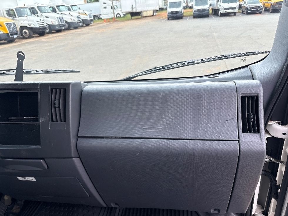 Medium Duty Box Truck-Light and Medium Duty Trucks-Isuzu-2020-NRR-Mebane-NC-89,067\n\t\tmiles-$ 52,250 - Image 20