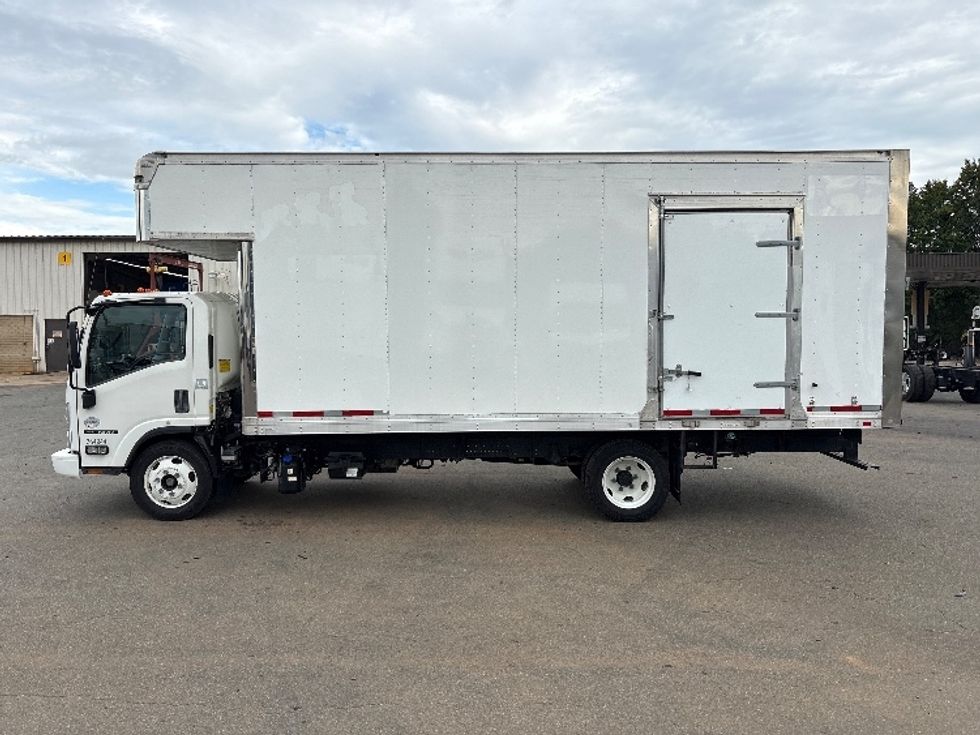 Medium Duty Box Truck-Light and Medium Duty Trucks-Isuzu-2020-NRR-Mebane-NC-89,067\n\t\tmiles-$ 52,250 - Image 4
