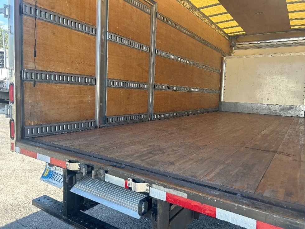 Medium Duty Box Truck-Light and Medium Duty Trucks-Isuzu-2020-NRR-Medley-FL-107,265\n\t\tmiles-$ 45,500 - Image 10