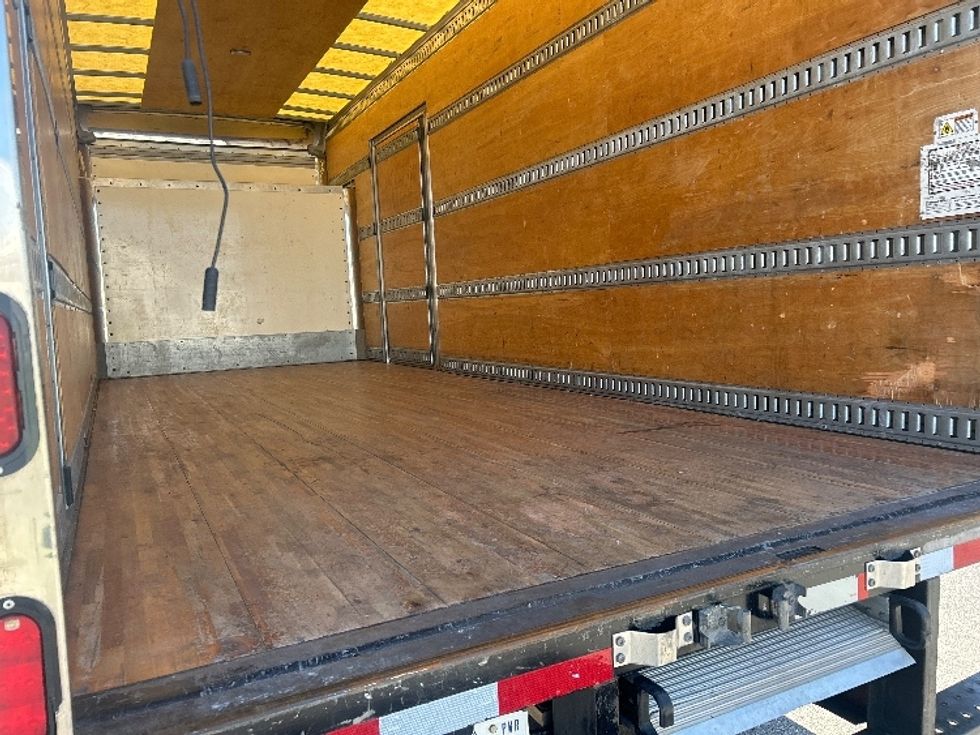 Medium Duty Box Truck-Light and Medium Duty Trucks-Isuzu-2020-NRR-Medley-FL-107,265\n\t\tmiles-$ 45,500 - Image 11