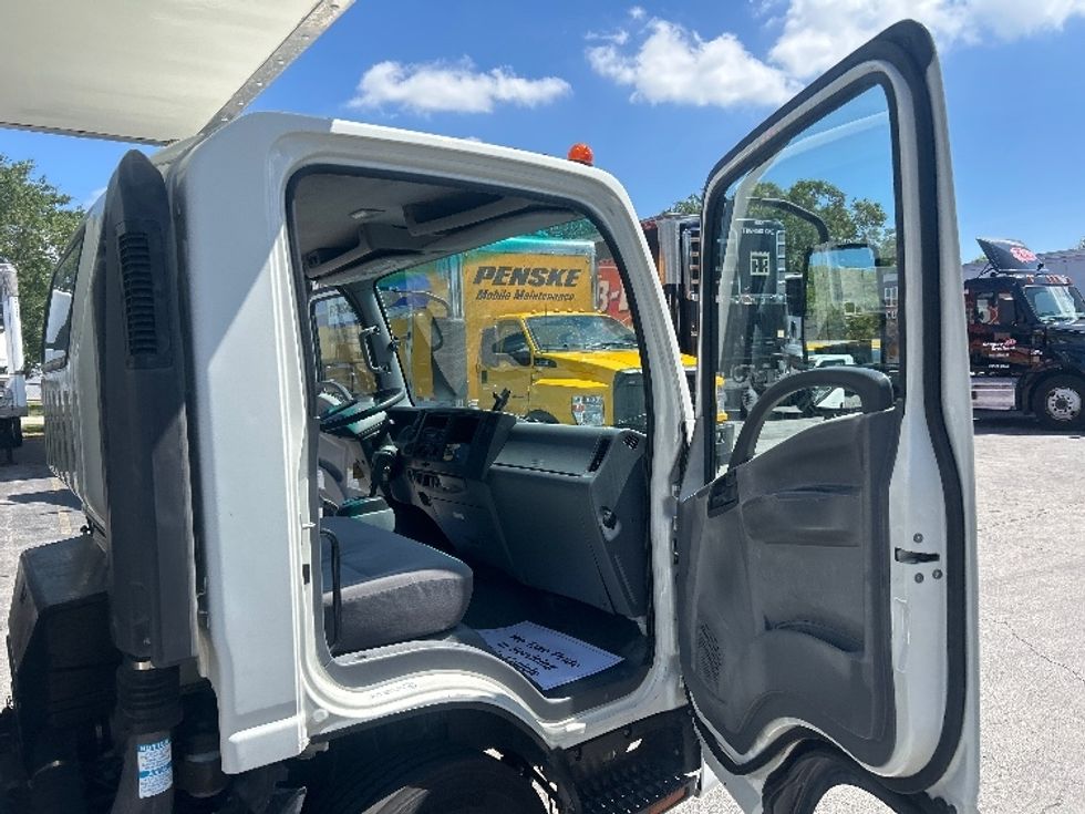 Medium Duty Box Truck-Light and Medium Duty Trucks-Isuzu-2020-NRR-Medley-FL-107,265\n\t\tmiles-$ 45,500 - Image 18