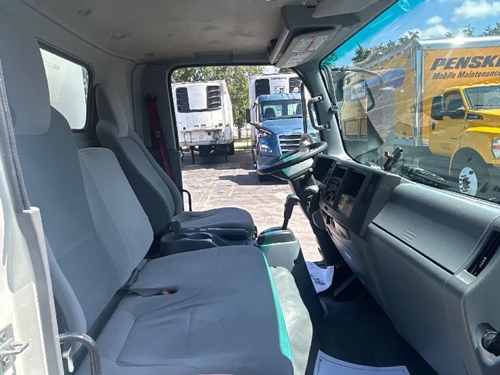 Medium Duty Box Truck-Light and Medium Duty Trucks-Isuzu-2020-NRR-Medley-FL-107,265\n\t\tmiles-$ 45,500 - Image 20