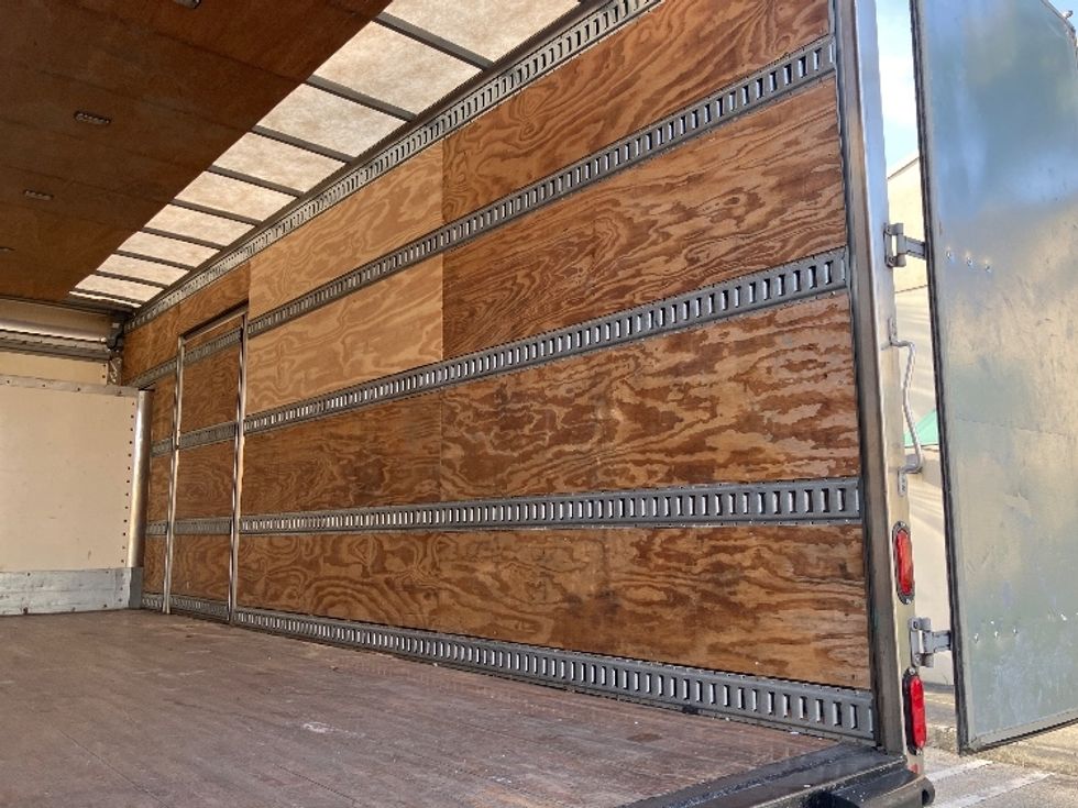 Medium Duty Box Truck-Light and Medium Duty Trucks-Isuzu-2020-NRR-Miami-FL-73,910\n\t\tmiles-$ 47,250 - Image 12