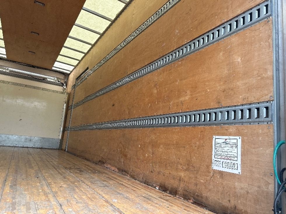 Medium Duty Box Truck-Light and Medium Duty Trucks-Isuzu-2020-NRR-Middlefield-OH-112,454\n\t\tmiles-$ 43,000 - Image 12