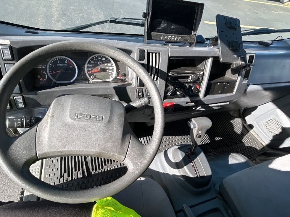 Medium Duty Box Truck-Light and Medium Duty Trucks-Isuzu-2020-NRR-Montgomery-NY-112,275\n\t\tmiles-$ 39,750 - Image 17