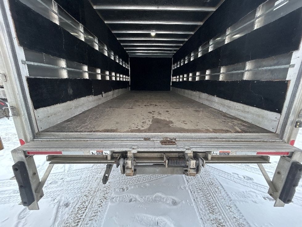 Medium Duty Box Truck-Light and Medium Duty Trucks-Isuzu-2020-NRR-Montreal-PQ-153,738\n\t\tkm-$ 63,750 - Image 10