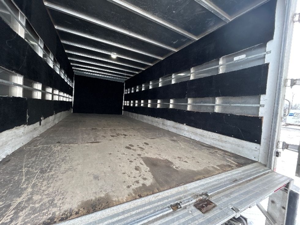 Medium Duty Box Truck-Light and Medium Duty Trucks-Isuzu-2020-NRR-Montreal-PQ-153,738\n\t\tkm-$ 63,750 - Image 12