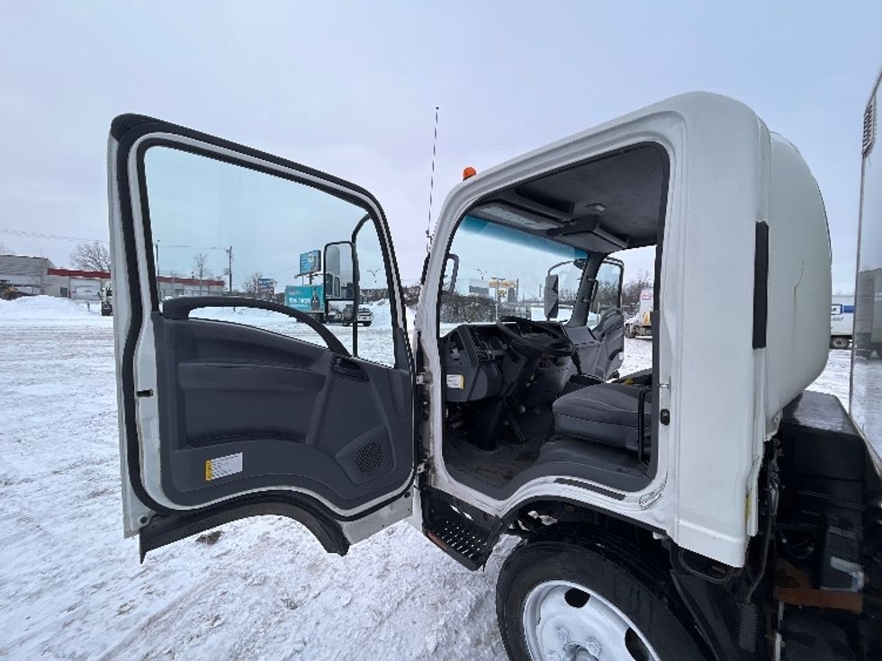 Medium Duty Box Truck-Light and Medium Duty Trucks-Isuzu-2020-NRR-Montreal-PQ-153,738\n\t\tkm-$ 63,750 - Image 16