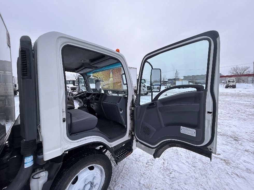 Medium Duty Box Truck-Light and Medium Duty Trucks-Isuzu-2020-NRR-Montreal-PQ-153,738\n\t\tkm-$ 63,750 - Image 20