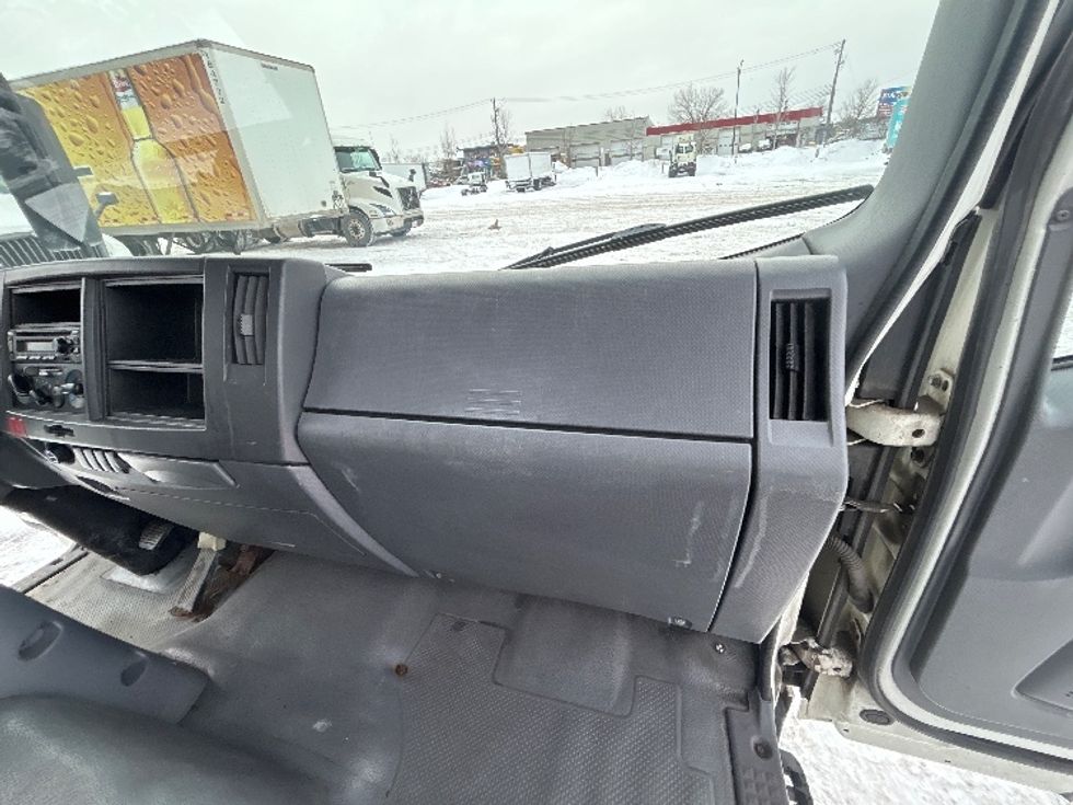 Medium Duty Box Truck-Light and Medium Duty Trucks-Isuzu-2020-NRR-Montreal-PQ-153,738\n\t\tkm-$ 63,750 - Image 21