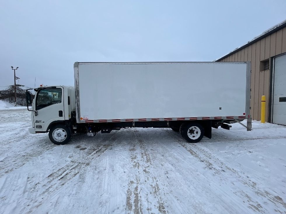 Medium Duty Box Truck-Light and Medium Duty Trucks-Isuzu-2020-NRR-Montreal-PQ-153,738\n\t\tkm-$ 63,750 - Image 4