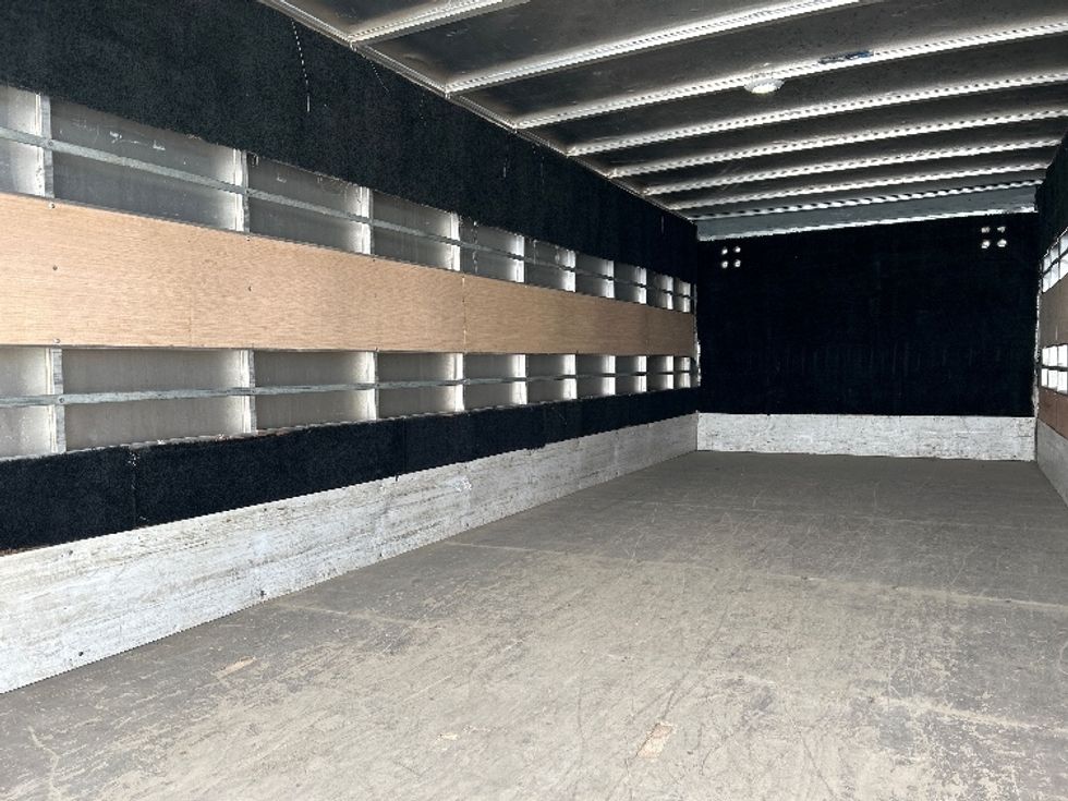 Medium Duty Box Truck-Light and Medium Duty Trucks-Isuzu-2020-NRR-Montreal-PQ-155,970\n\t\tkm-$ 63,500 - Image 11