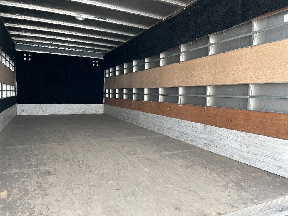 Medium Duty Box Truck-Light and Medium Duty Trucks-Isuzu-2020-NRR-Montreal-PQ-155,970\n\t\tkm-$ 63,500 - Image 12