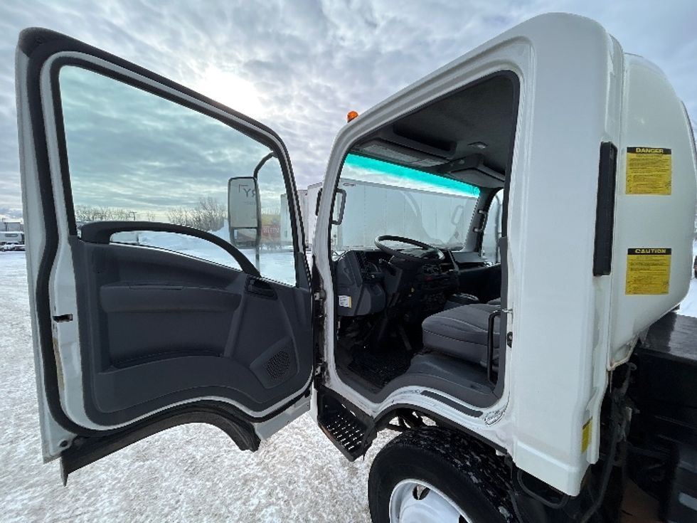 Medium Duty Box Truck-Light and Medium Duty Trucks-Isuzu-2020-NRR-Montreal-PQ-155,970\n\t\tkm-$ 63,500 - Image 16