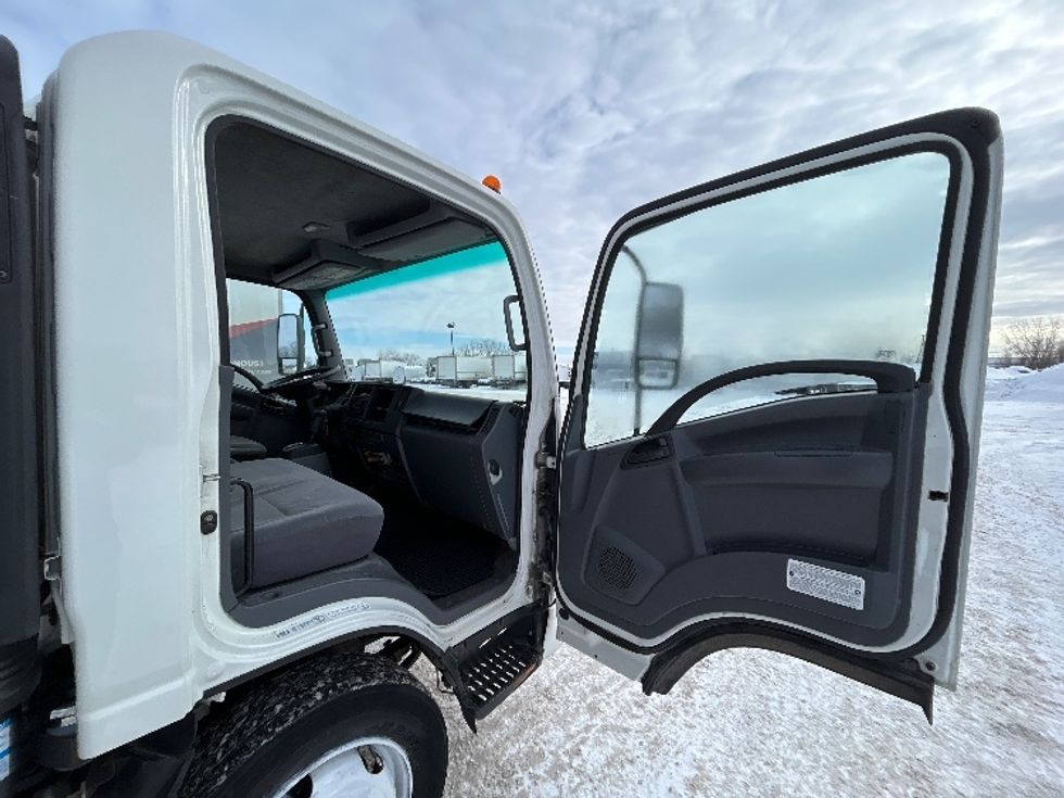 Medium Duty Box Truck-Light and Medium Duty Trucks-Isuzu-2020-NRR-Montreal-PQ-155,970\n\t\tkm-$ 63,500 - Image 19