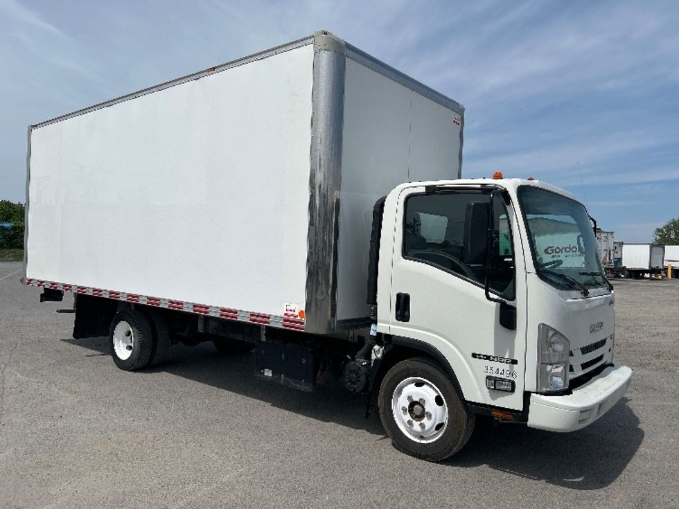 Medium Duty Box Truck-Light and Medium Duty Trucks-Isuzu-2020-NRR-Montreal-PQ-195,558\n\t\tkm-$ 51,750 - Image 1