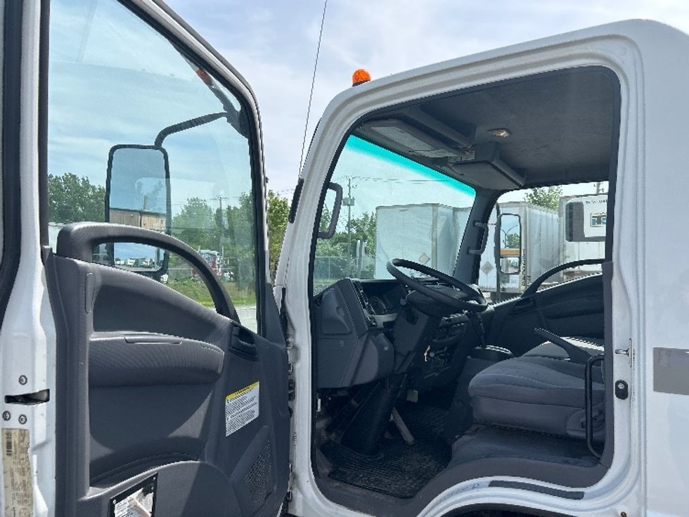 Medium Duty Box Truck-Light and Medium Duty Trucks-Isuzu-2020-NRR-Montreal-PQ-195,558\n\t\tkm-$ 51,750 - Image 15