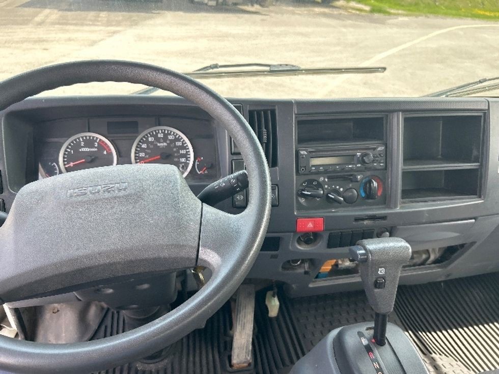 Medium Duty Box Truck-Light and Medium Duty Trucks-Isuzu-2020-NRR-Montreal-PQ-195,558\n\t\tkm-$ 51,750 - Image 17