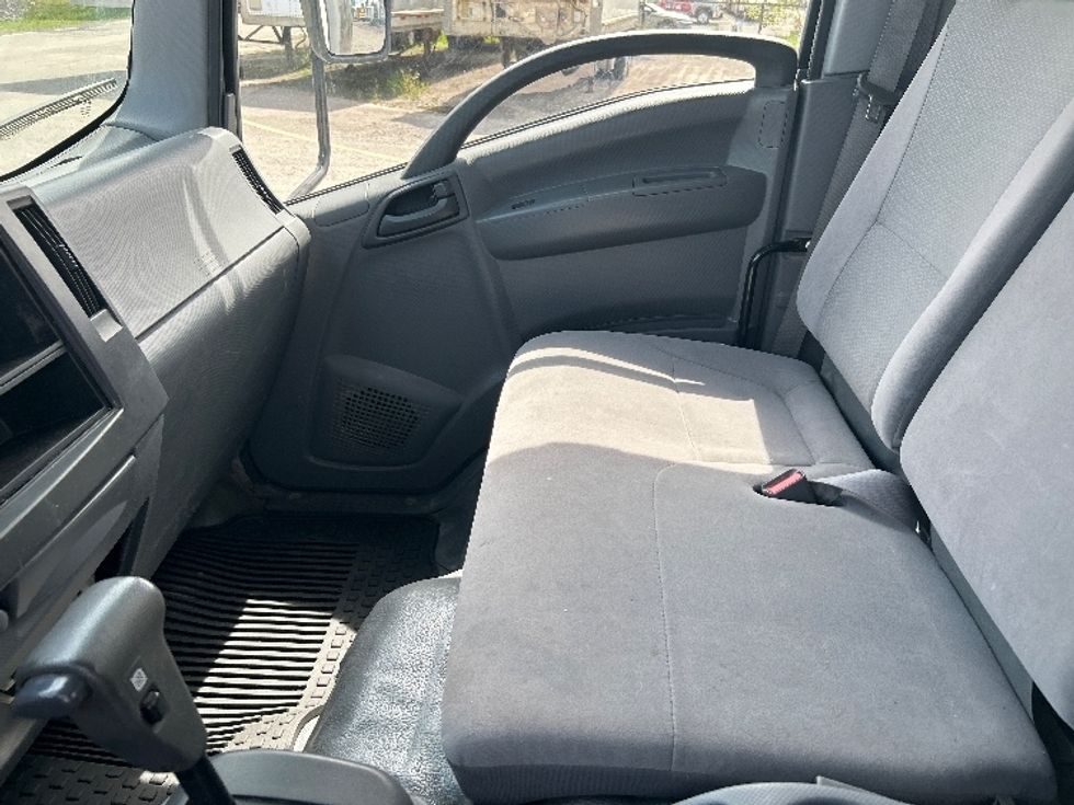 Medium Duty Box Truck-Light and Medium Duty Trucks-Isuzu-2020-NRR-Montreal-PQ-195,558\n\t\tkm-$ 51,750 - Image 18