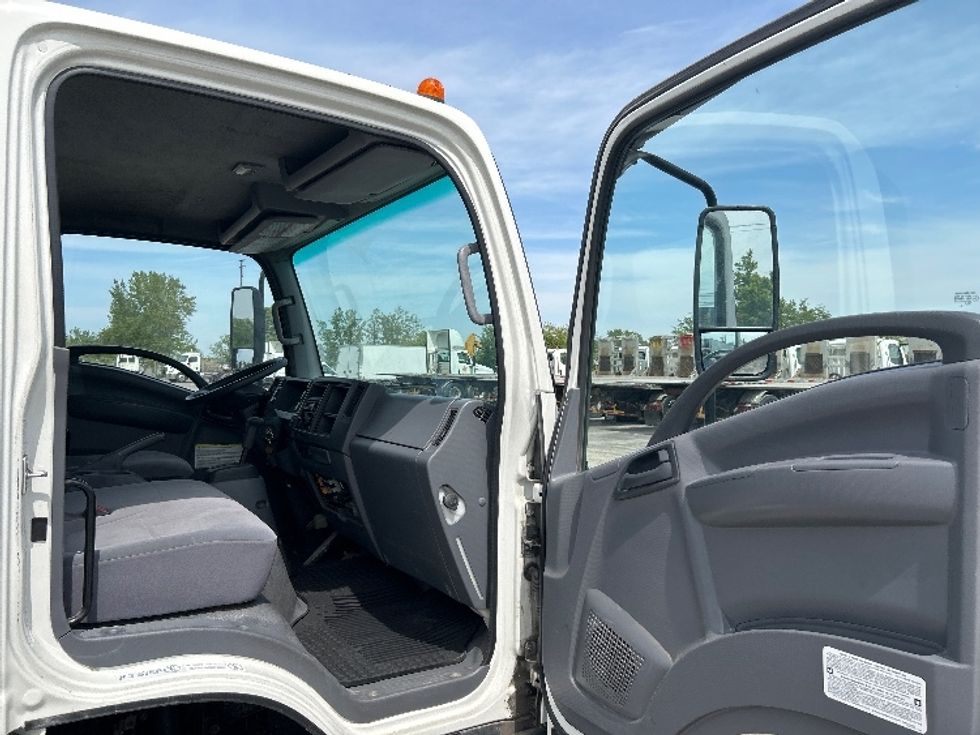 Medium Duty Box Truck-Light and Medium Duty Trucks-Isuzu-2020-NRR-Montreal-PQ-195,558\n\t\tkm-$ 51,750 - Image 19