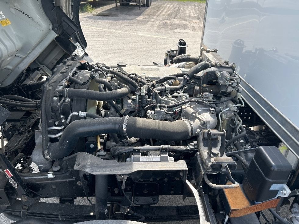 Medium Duty Box Truck-Light and Medium Duty Trucks-Isuzu-2020-NRR-Montreal-PQ-195,558\n\t\tkm-$ 51,750 - Image 23