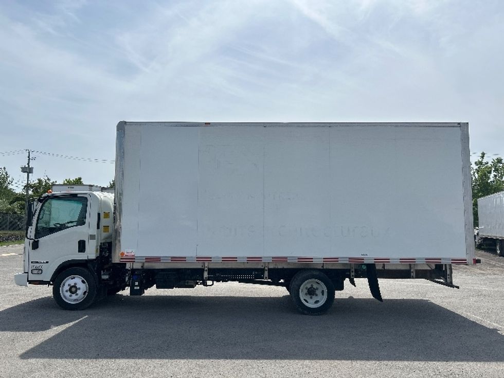 Medium Duty Box Truck-Light and Medium Duty Trucks-Isuzu-2020-NRR-Montreal-PQ-195,558\n\t\tkm-$ 51,750 - Image 4