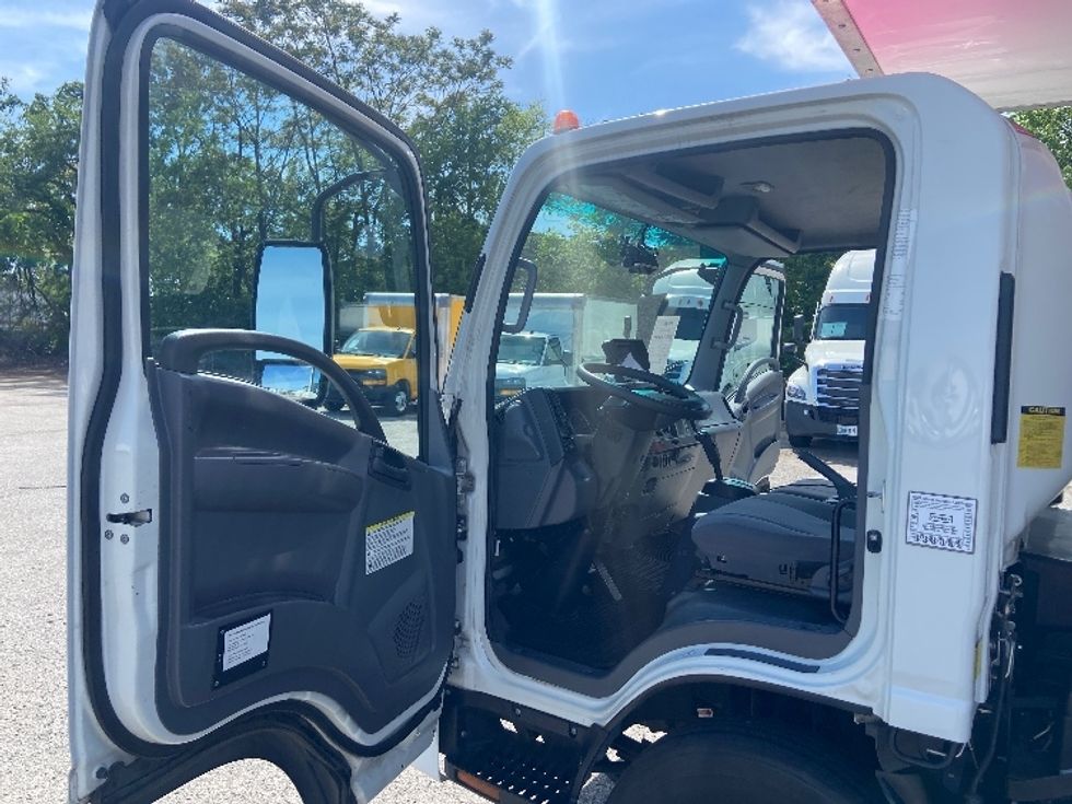 Medium Duty Box Truck-Light and Medium Duty Trucks-Isuzu-2020-NRR-Nashville (Mount Juliet)-TN-114,765\n\t\tmiles-$ 48,500 - Image 16