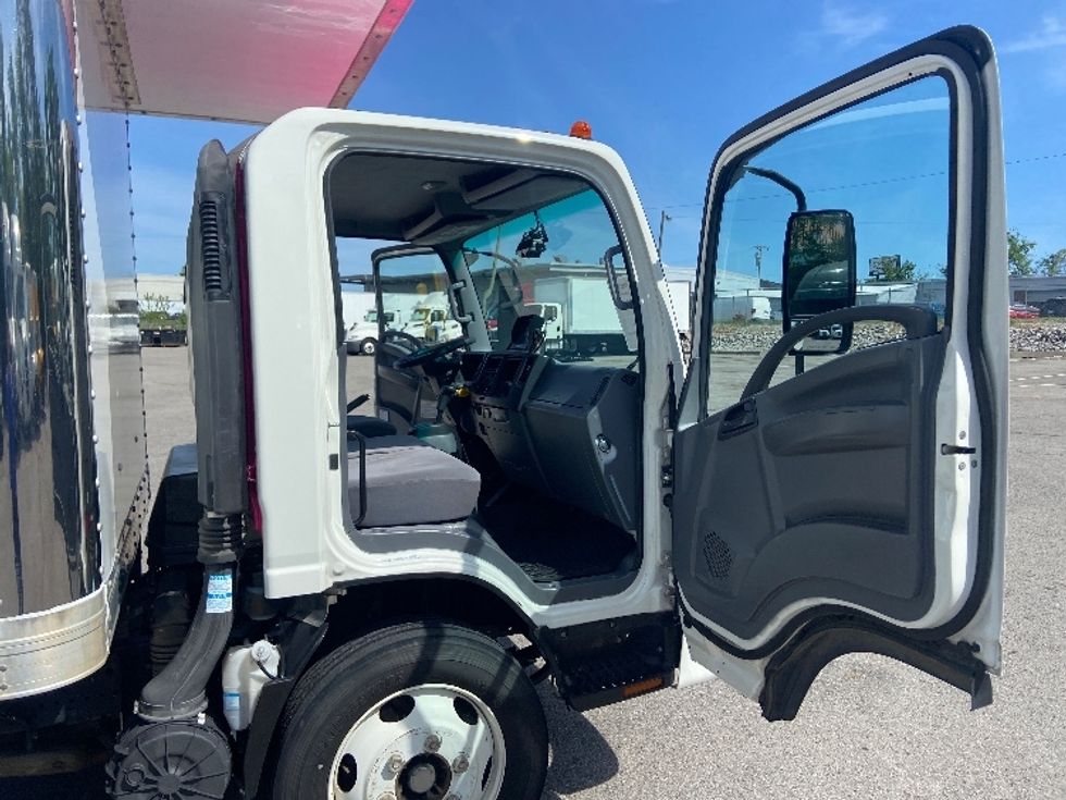 Medium Duty Box Truck-Light and Medium Duty Trucks-Isuzu-2020-NRR-Nashville (Mount Juliet)-TN-114,765\n\t\tmiles-$ 48,500 - Image 20
