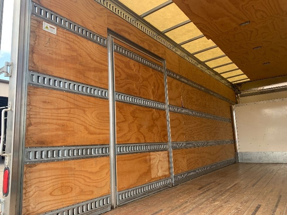 Medium Duty Box Truck-Light and Medium Duty Trucks-Isuzu-2020-NRR-Nashville-TN-61,345\n\t\tmiles-$ 48,500 - Image 11