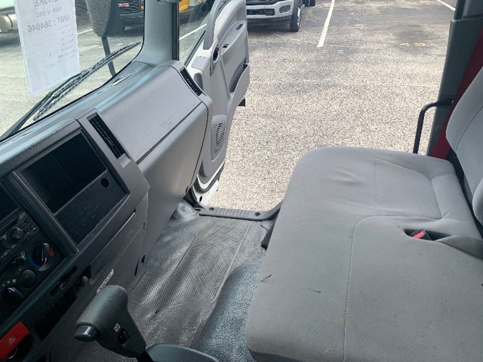 Medium Duty Box Truck-Light and Medium Duty Trucks-Isuzu-2020-NRR-Nashville-TN-61,345\n\t\tmiles-$ 48,500 - Image 19