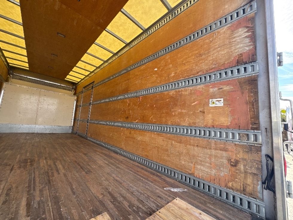 Medium Duty Box Truck-Light and Medium Duty Trucks-Isuzu-2020-NRR-Ocala-FL-125,613\n\t\tmiles-$ 43,500 - Image 11