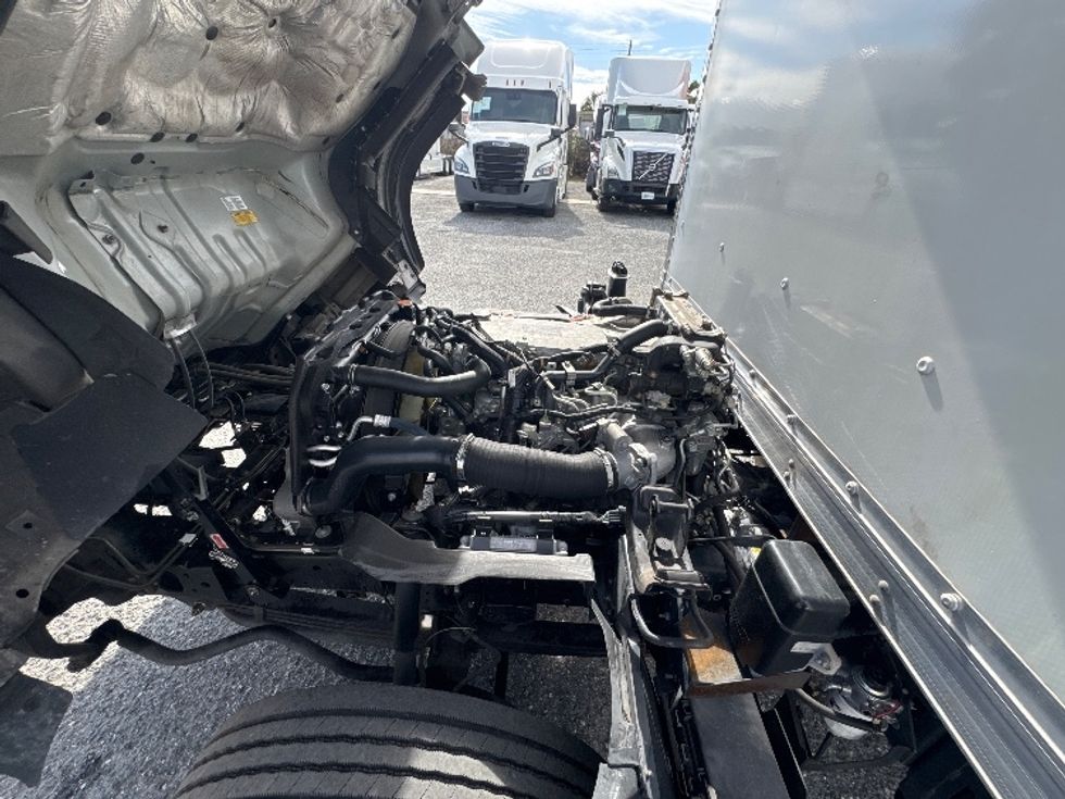 Medium Duty Box Truck-Light and Medium Duty Trucks-Isuzu-2020-NRR-Ocala-FL-125,613\n\t\tmiles-$ 43,500 - Image 23