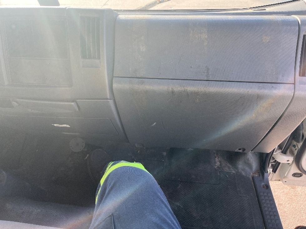 Medium Duty Box Truck-Light and Medium Duty Trucks-Isuzu-2020-NRR-Orlando-FL-119,603\n\t\tmiles-$ 44,000 - Image 21